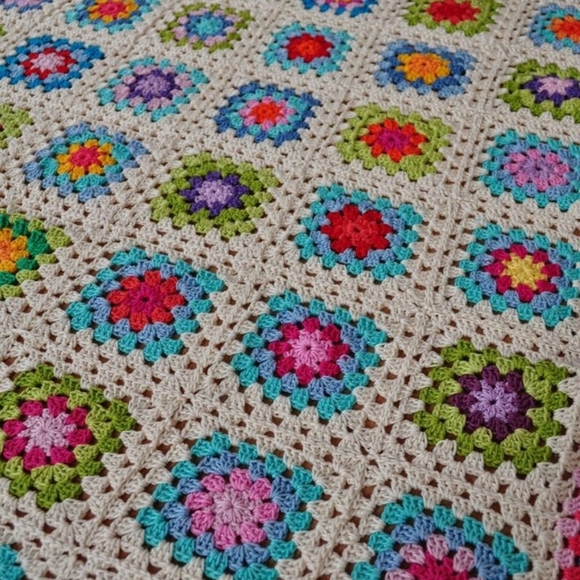 Sunburst Granny square vintage bedspread - Picture 3 of 3